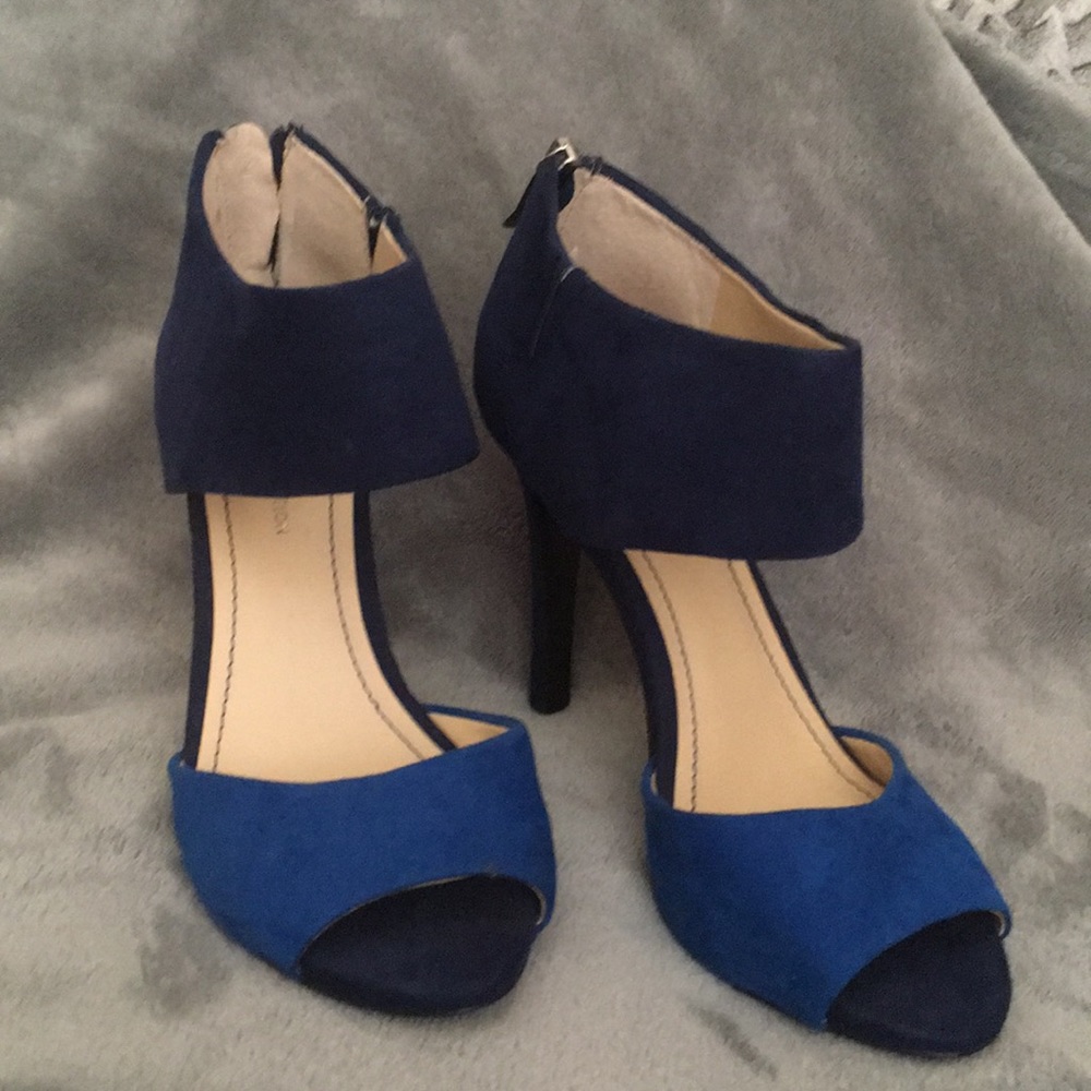 Bcbg generation blue suede pumps